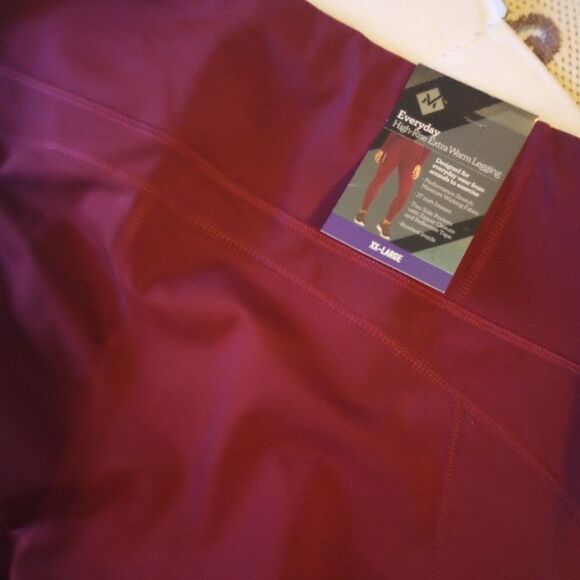 New members mark performance leggings with zipper pockets - Picture 4 of 7